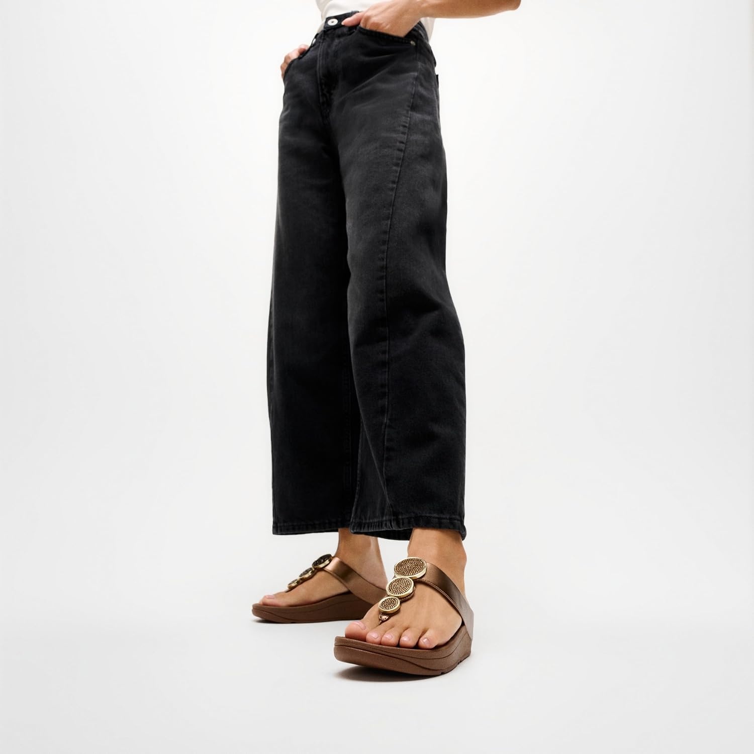 image:imageFitFlop Halo BeadCircle Metallic ToePost SandalsHoney